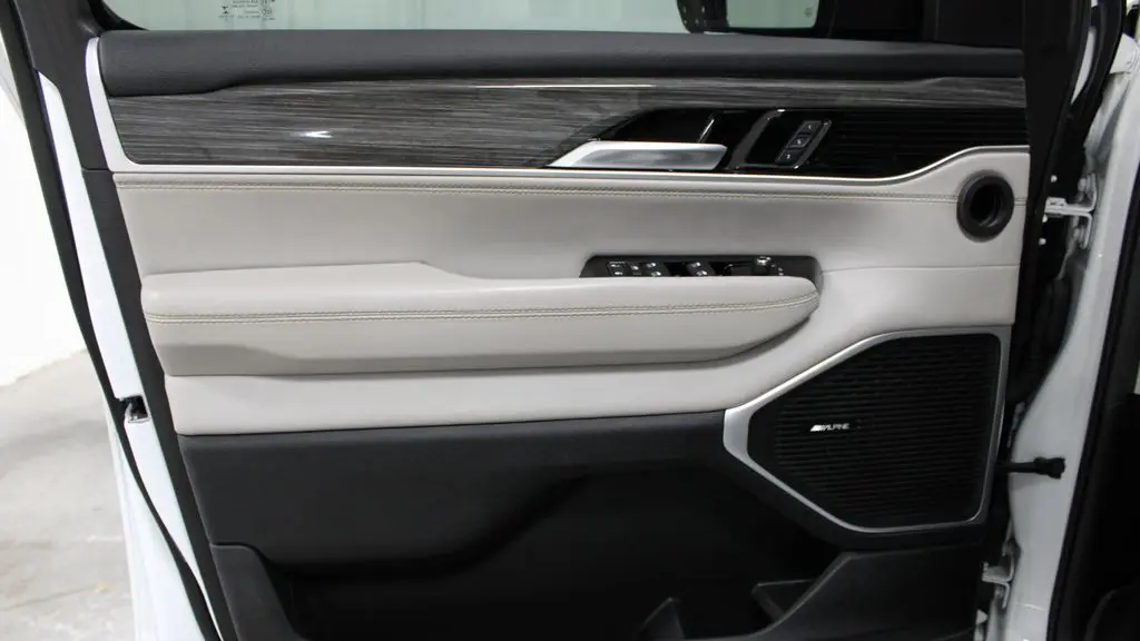 2022 Jeep Wagoneer Series III Carbide