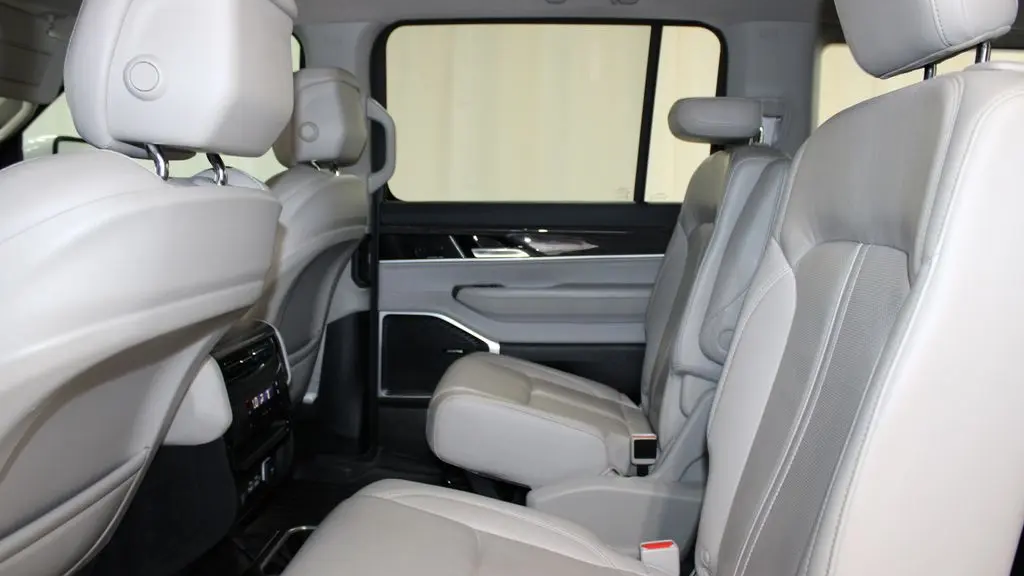 2022 Jeep Wagoneer Series III Carbide