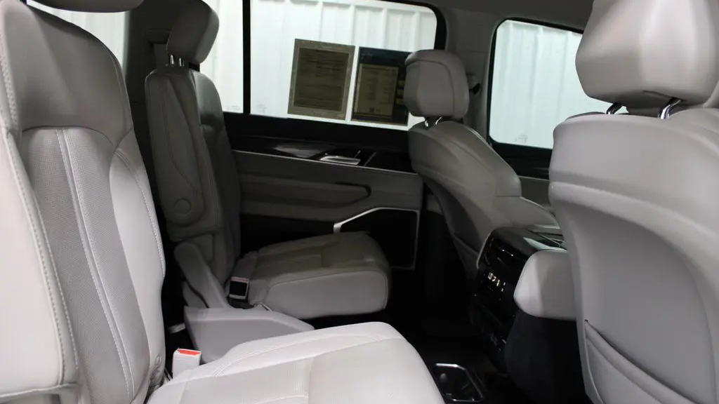 2022 Jeep Wagoneer Series III Carbide