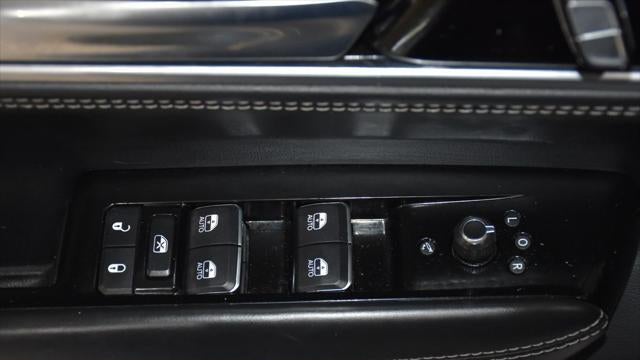 2023 Jeep Grand Wagoneer Base