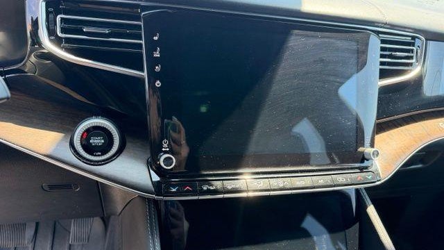 2023 Jeep Grand Wagoneer Base