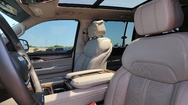 2023 Jeep Grand Wagoneer Base