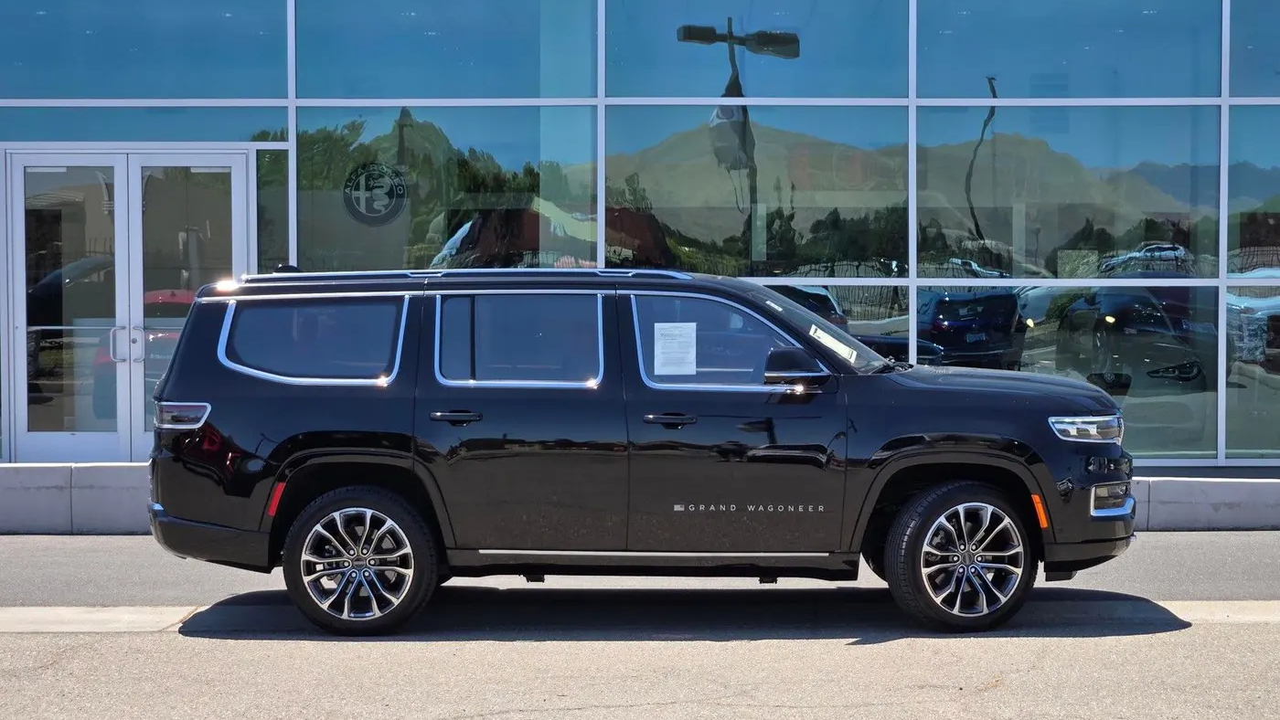 2022 Jeep Grand Wagoneer Series III