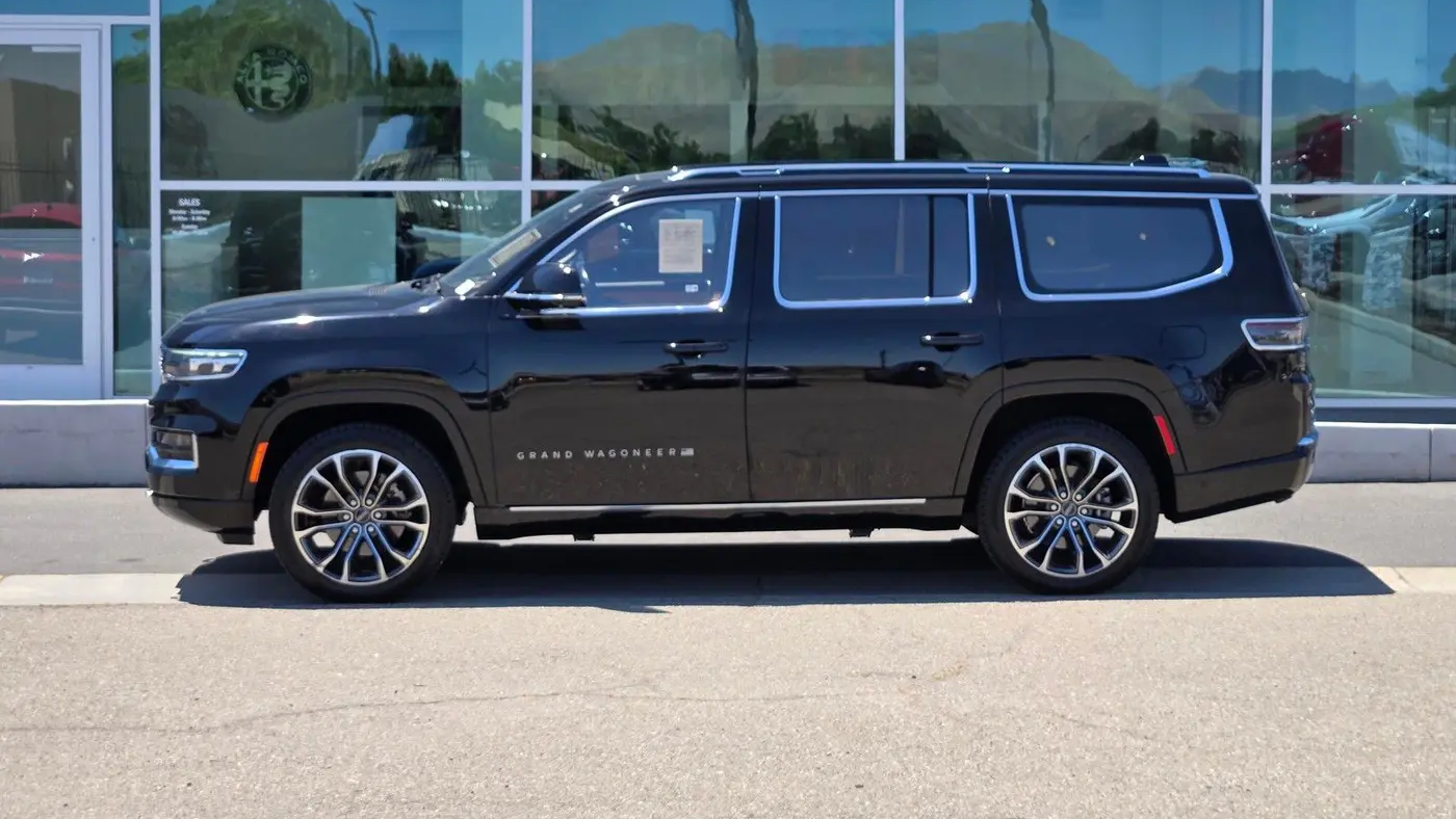 2022 Jeep Grand Wagoneer Series III