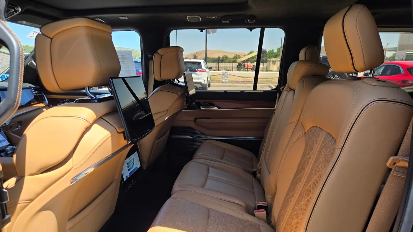2022 Jeep Grand Wagoneer Series III