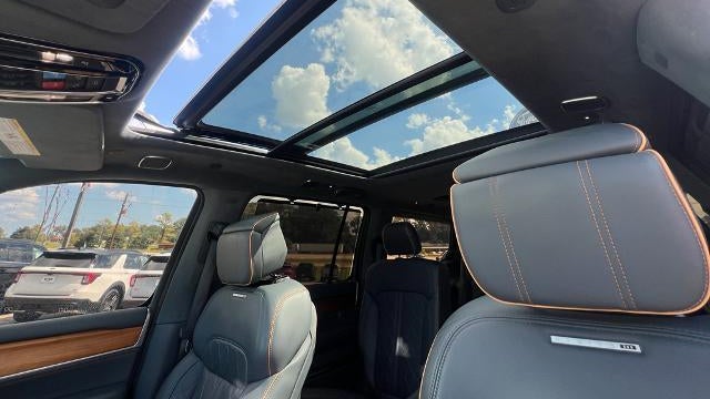 2022 Jeep Grand Wagoneer Series III