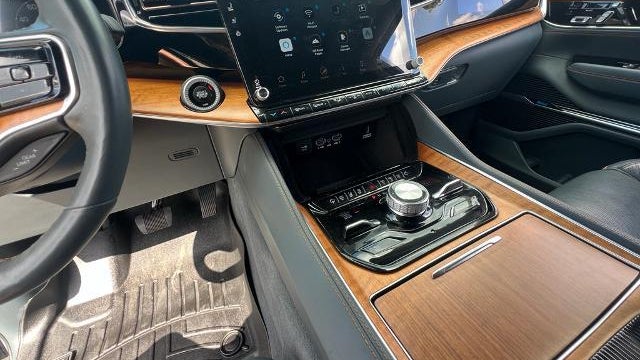 2022 Jeep Grand Wagoneer Series III