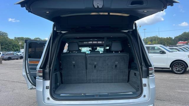 2022 Jeep Grand Wagoneer Series III