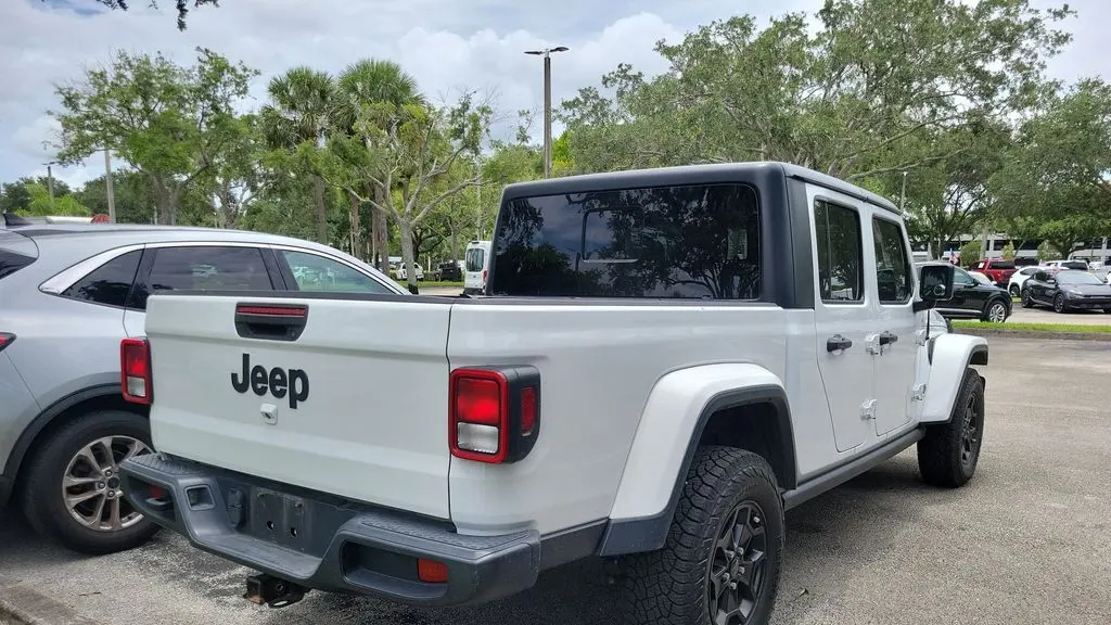 2021 Jeep Gladiator Sport