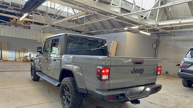 2022 Jeep Gladiator Sport