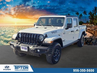 2023 Jeep Gladiator with Bright White Clearcoat Exterior