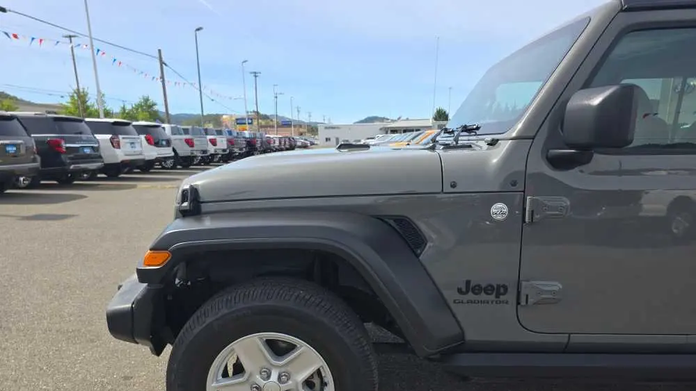2020 Jeep Gladiator Sport Altitude