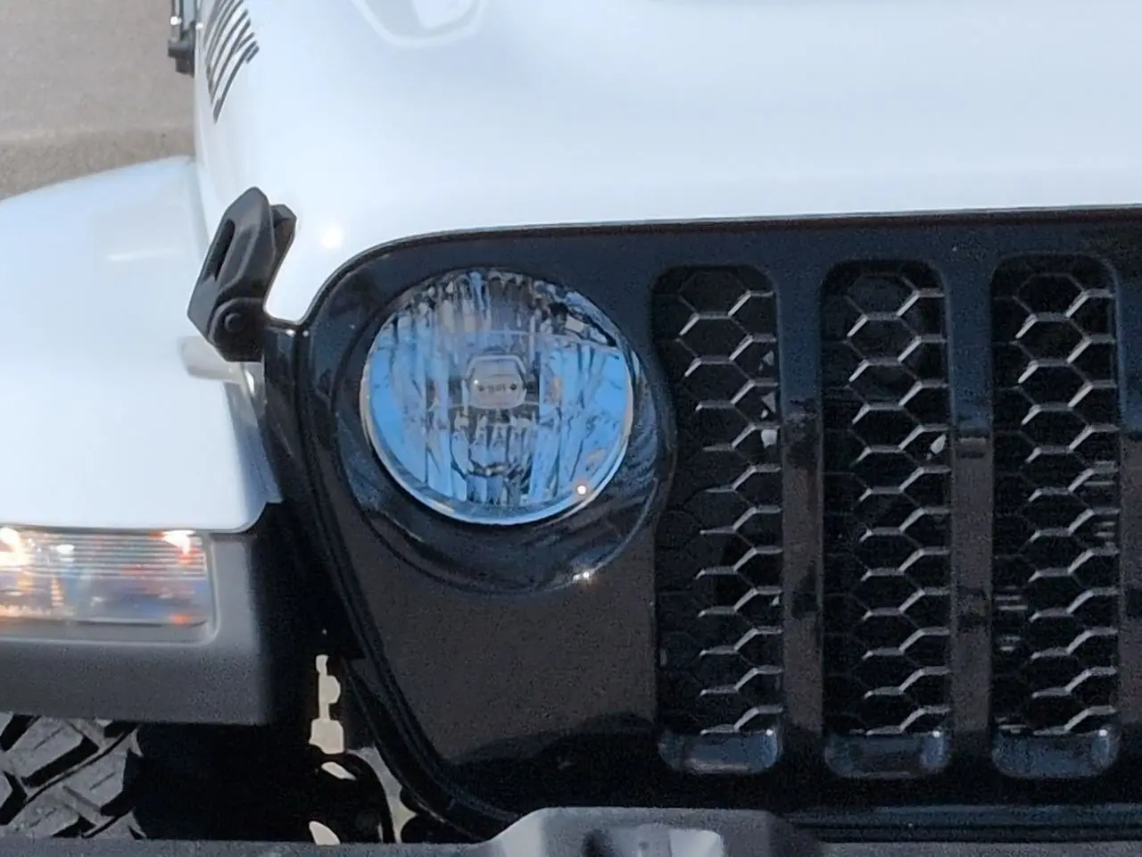 2023 Jeep Gladiator - $32,595