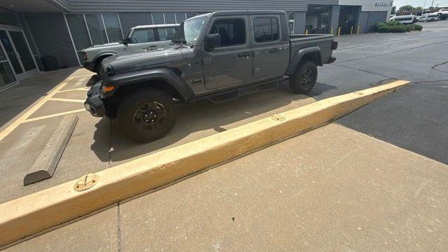 2023 Jeep Gladiator Sport