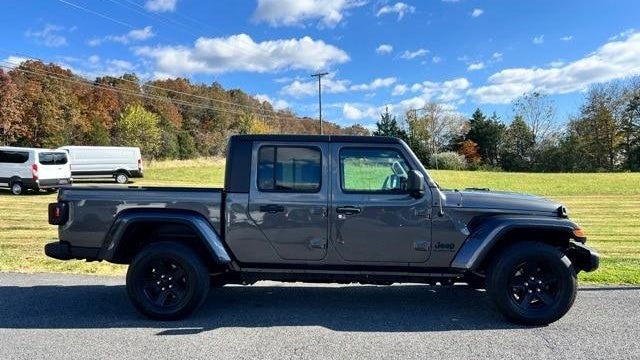 2022 Jeep Gladiator Sport