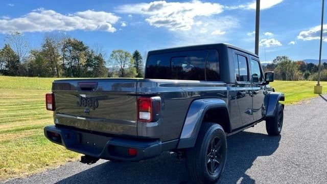 2022 Jeep Gladiator Sport