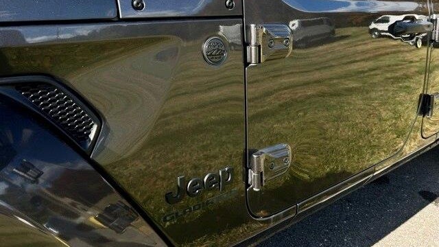 2022 Jeep Gladiator Sport