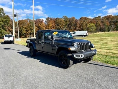 2022 Jeep Gladiator 4X4 Sport 4DR Crew Cab 5.0 FT. SB