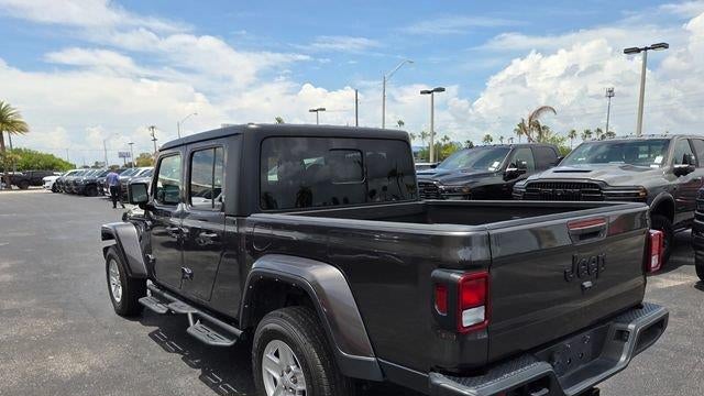 2022 Jeep Gladiator Sport