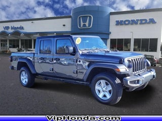2023 Jeep Gladiator with Granite Crystal Metallic Clearcoat Exterior