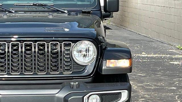 2024 Jeep Gladiator Sport S