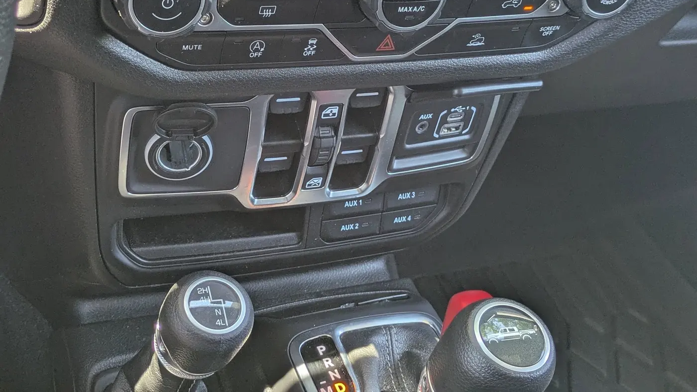 2024 Jeep Gladiator High Tide