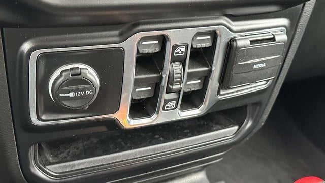 2022 Jeep Gladiator Sport