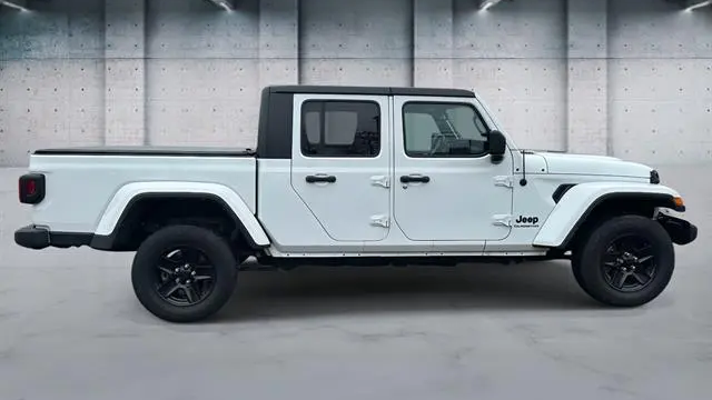 2022 Jeep Gladiator Sport