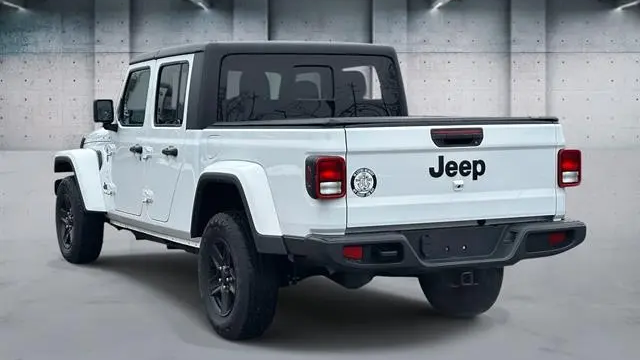 2022 Jeep Gladiator Sport