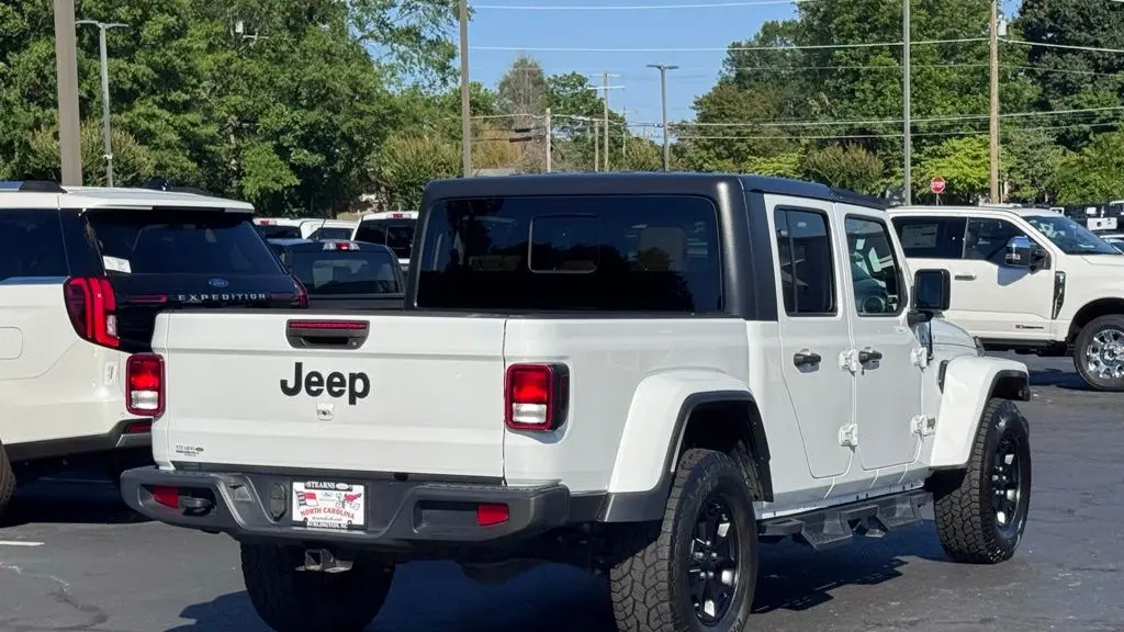 2021 Jeep Gladiator Sport