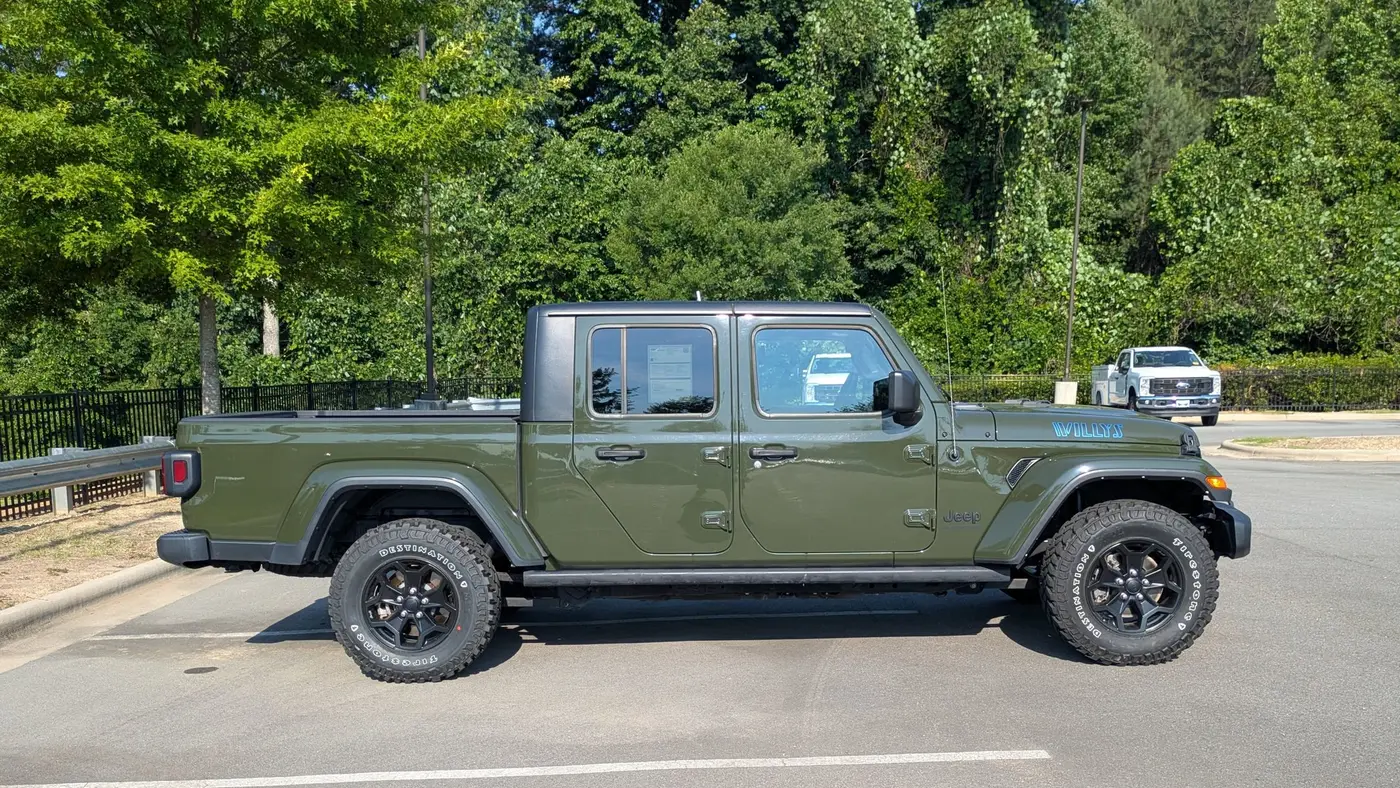 2021 Jeep Gladiator Sport
