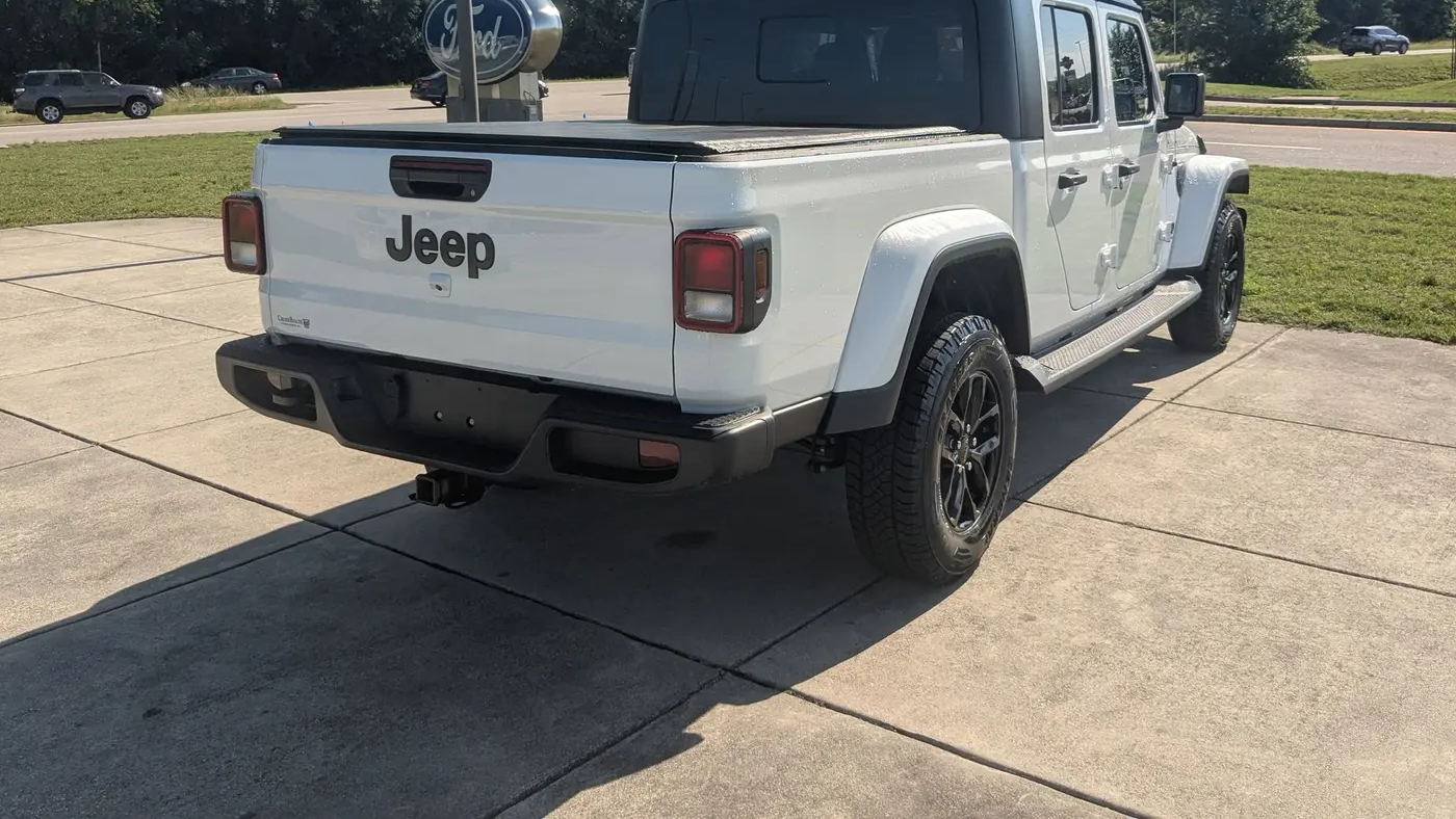 2023 Jeep Gladiator Sport