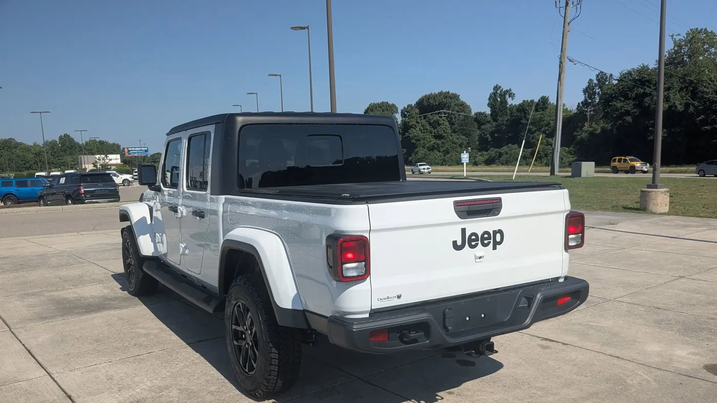 2023 Jeep Gladiator Sport