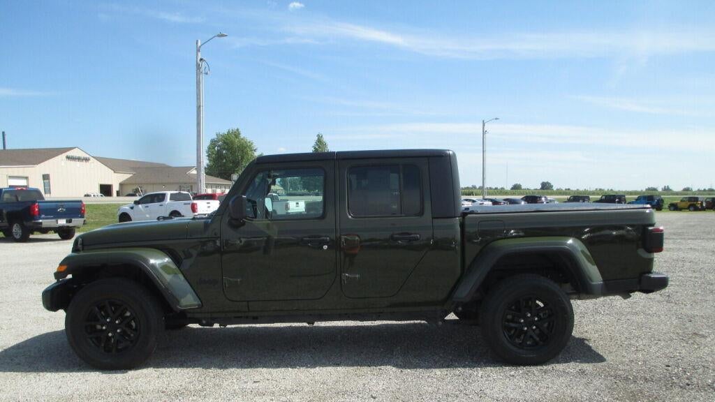 2022 Jeep Gladiator Sport