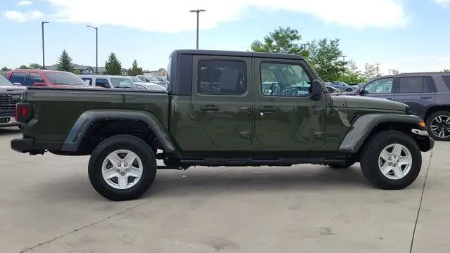 2022 Jeep Gladiator Willys