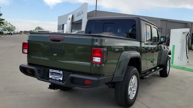 2022 Jeep Gladiator Willys