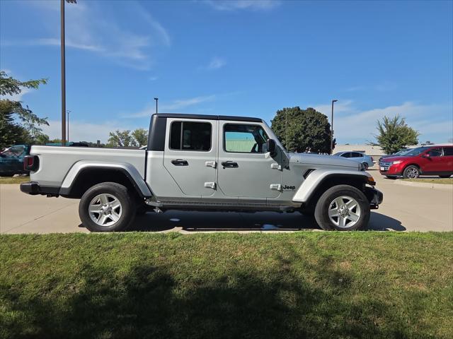 2022 Jeep Gladiator - $26,170