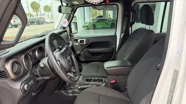 2021 Jeep Gladiator Sport