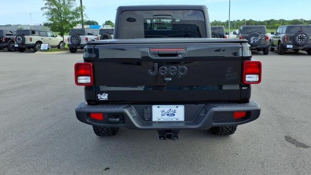 2023 Jeep Gladiator Sport