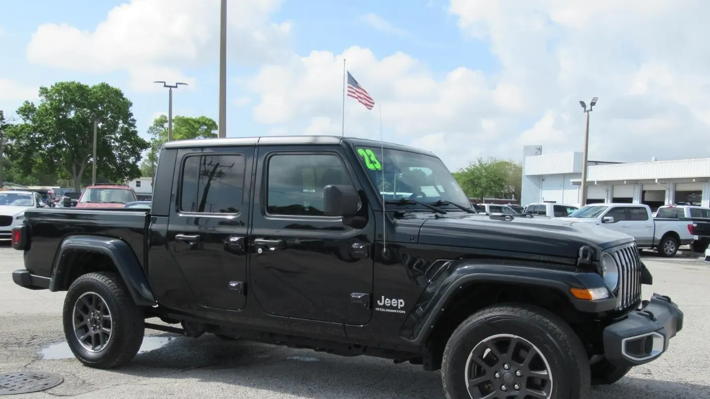 2023 Jeep Gladiator Overland