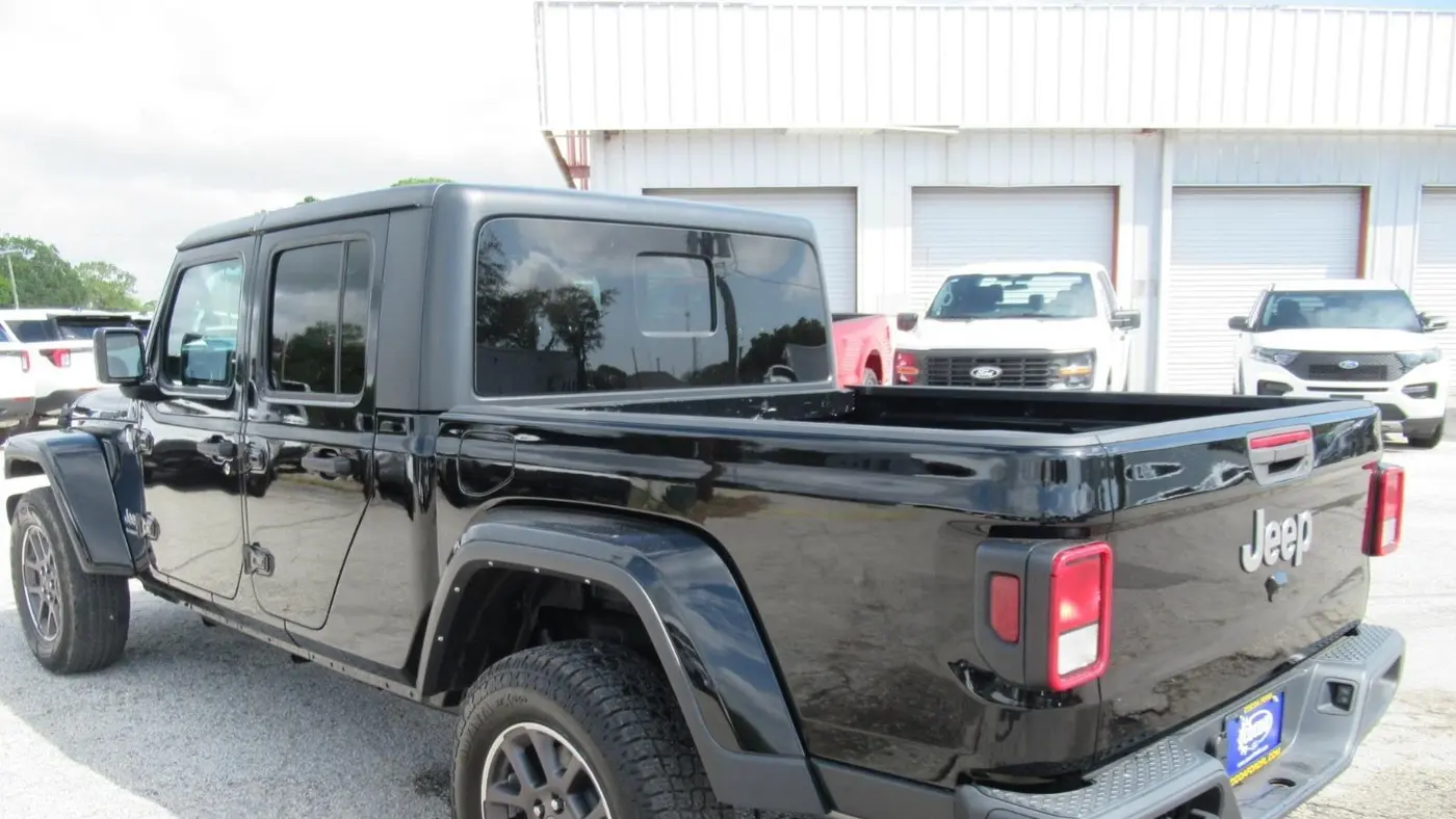 2023 Jeep Gladiator Overland
