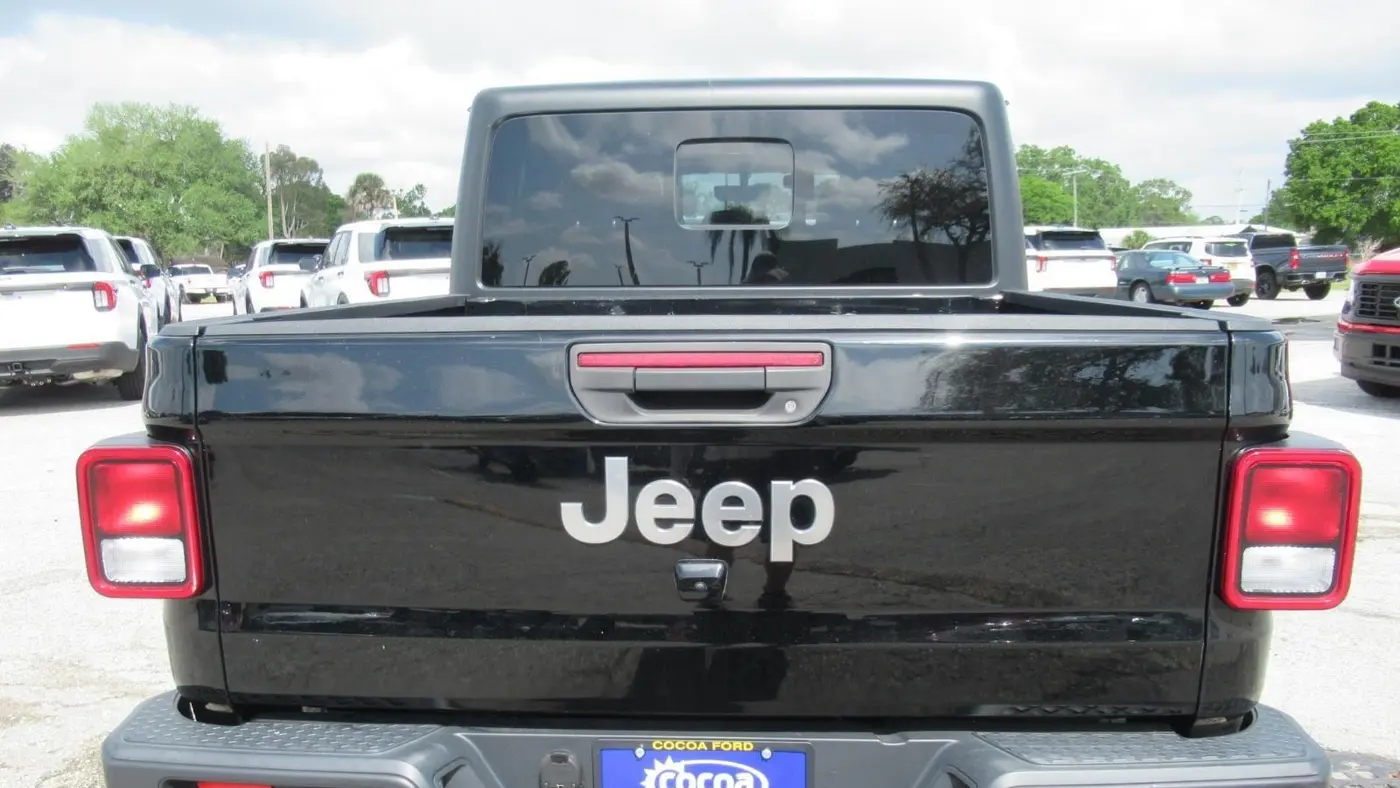 2023 Jeep Gladiator Overland