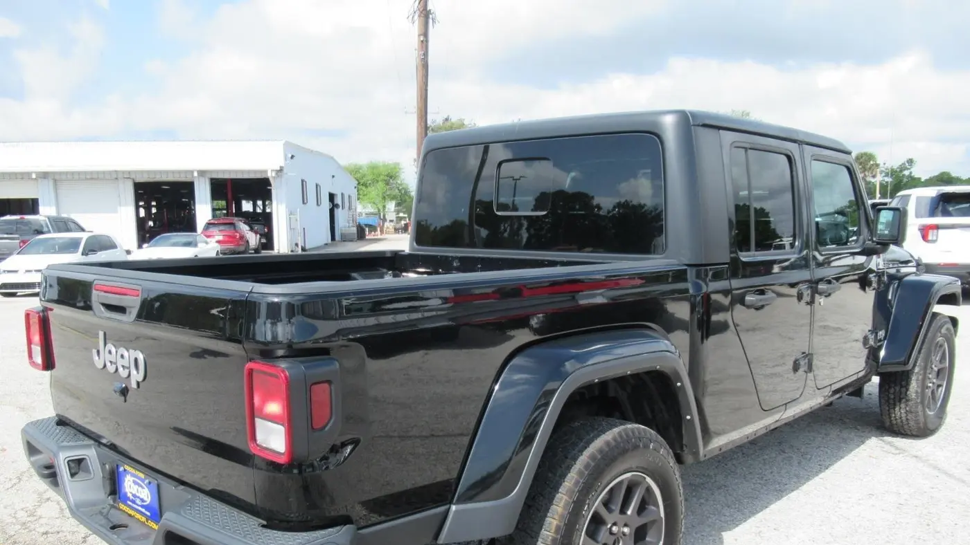 2023 Jeep Gladiator Overland