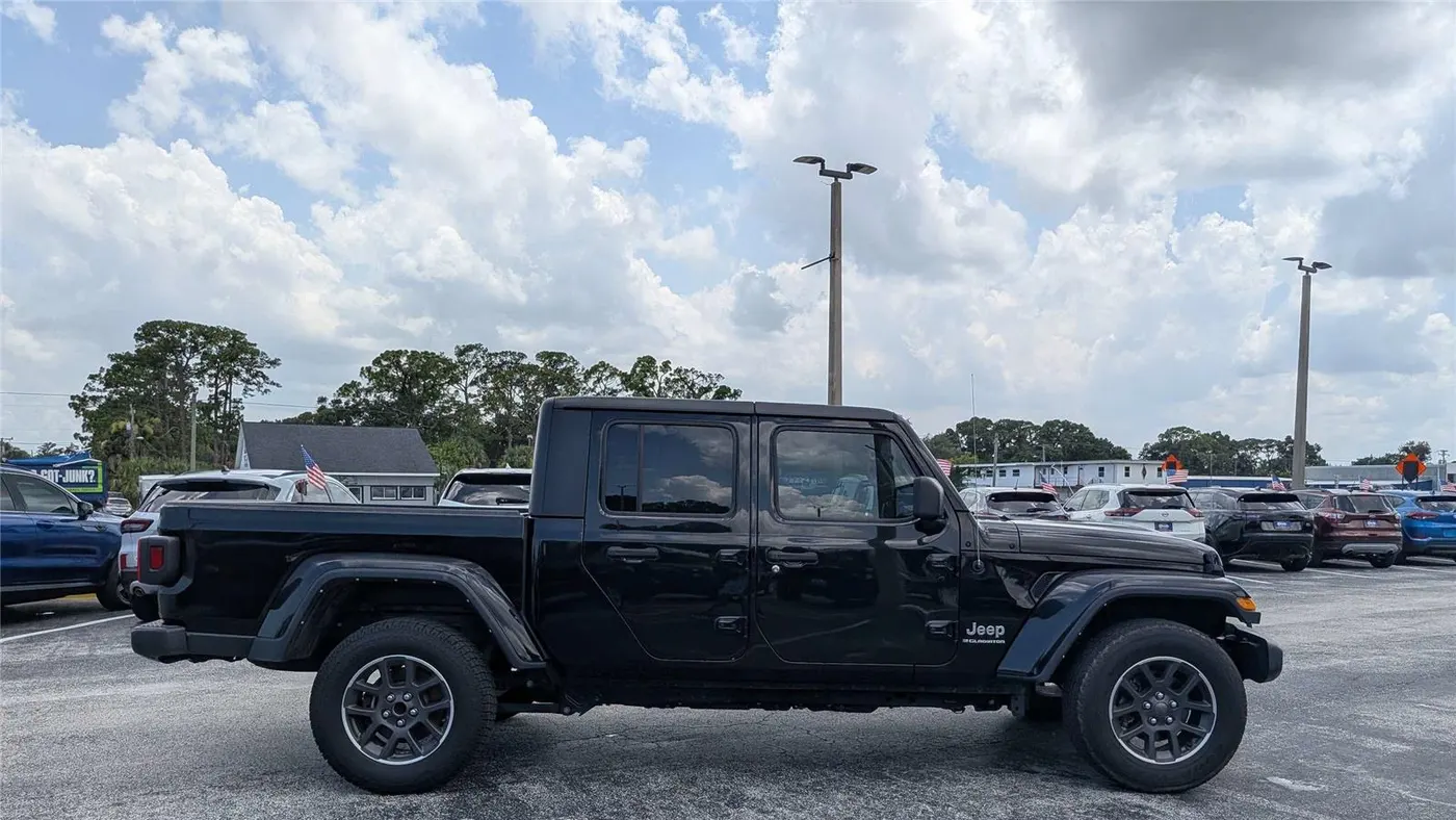 2023 Jeep Gladiator Overland