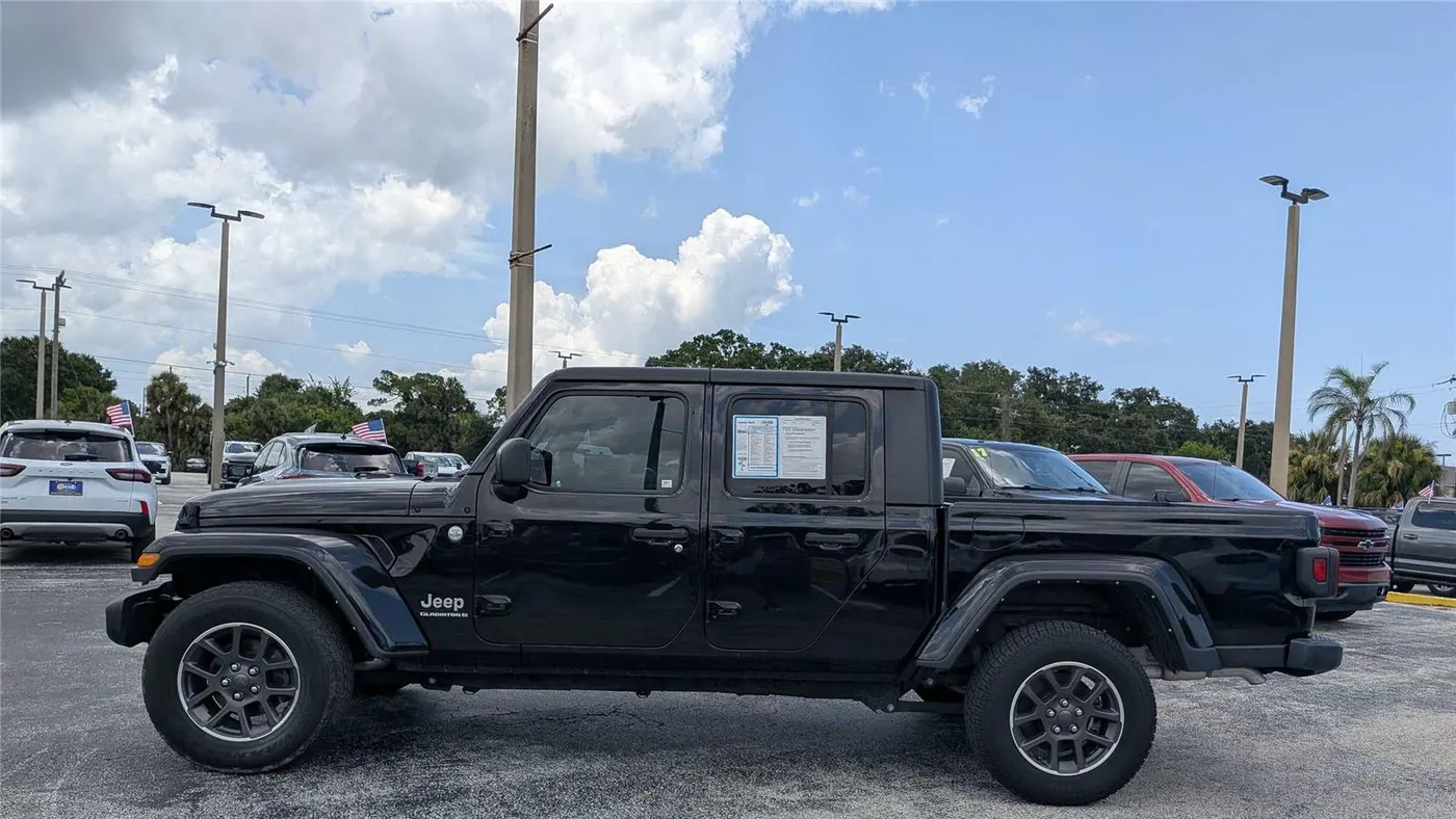 2023 Jeep Gladiator Overland