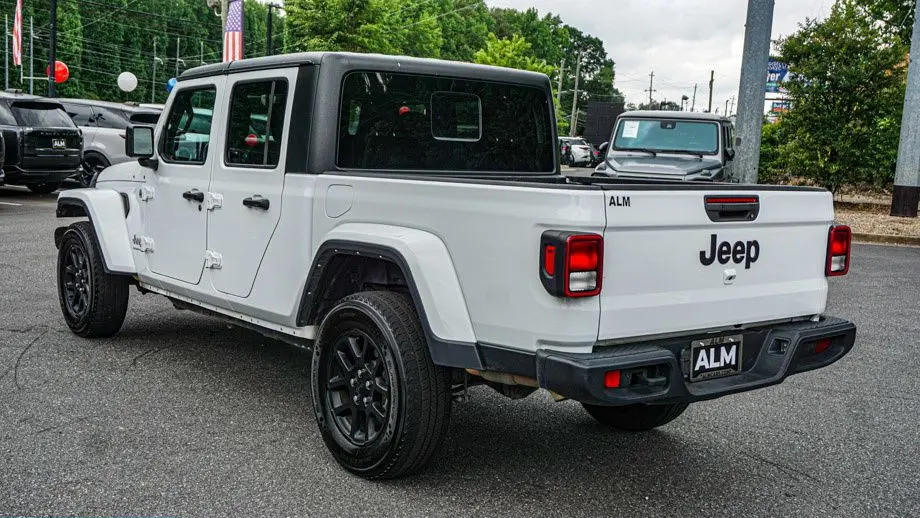2023 Jeep Gladiator Overland