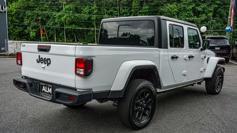 2023 Jeep Gladiator Overland