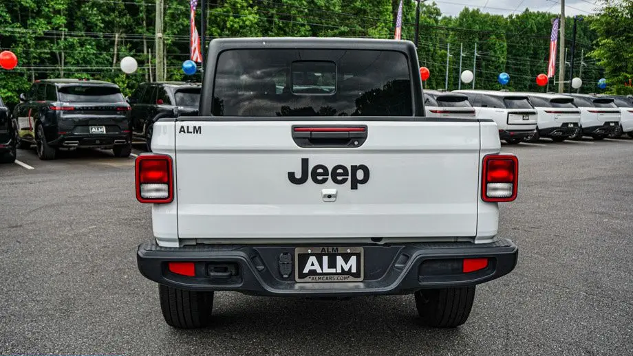 2023 Jeep Gladiator Overland
