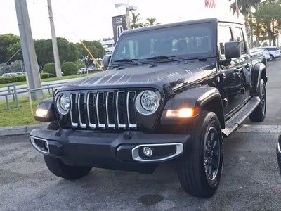 2022 Jeep Gladiator 4X4 Overland 4DR Crew Cab 5.0 FT. SB