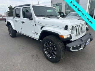 2023 Jeep Gladiator with Bright White Clearcoat Exterior
